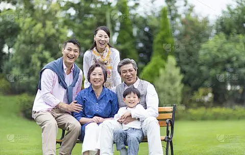 昭山公园长椅全家福