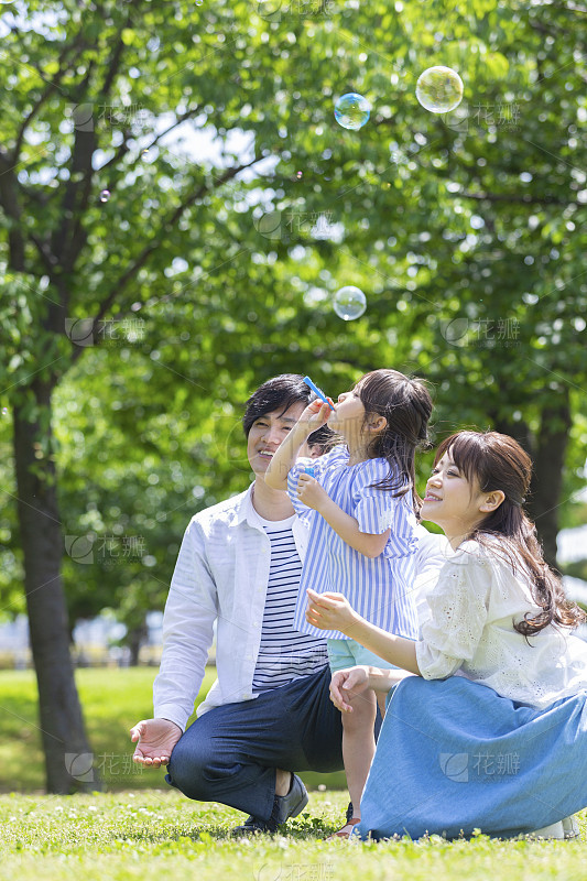 榕树下的欢声笑语